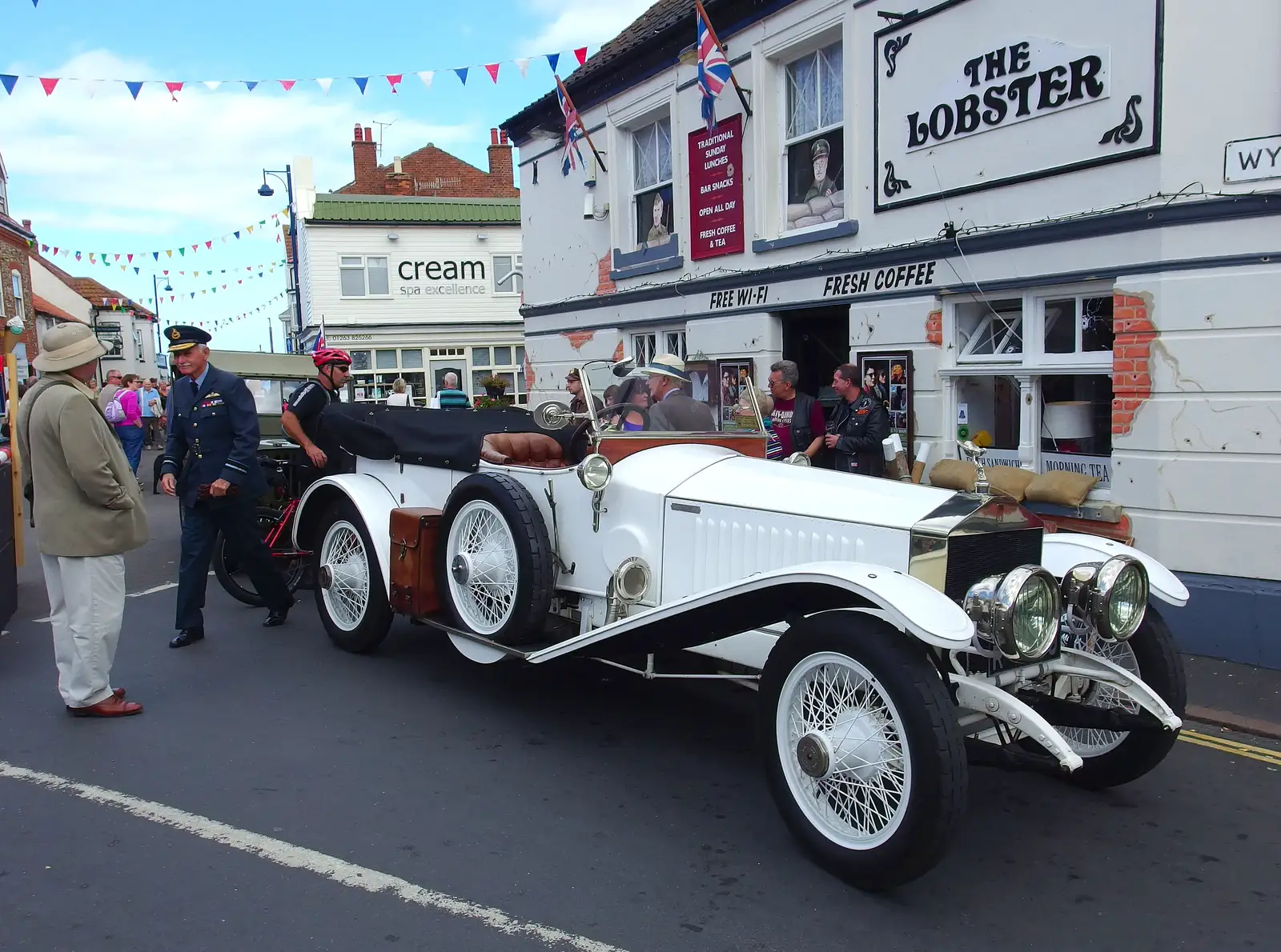 A Rolls-Royce Phantom II lurks outisde the Lobster, from Paul Bear's Adventures at a 1940s Steam Weekend, Holt, Norfolk - 22nd September 2013