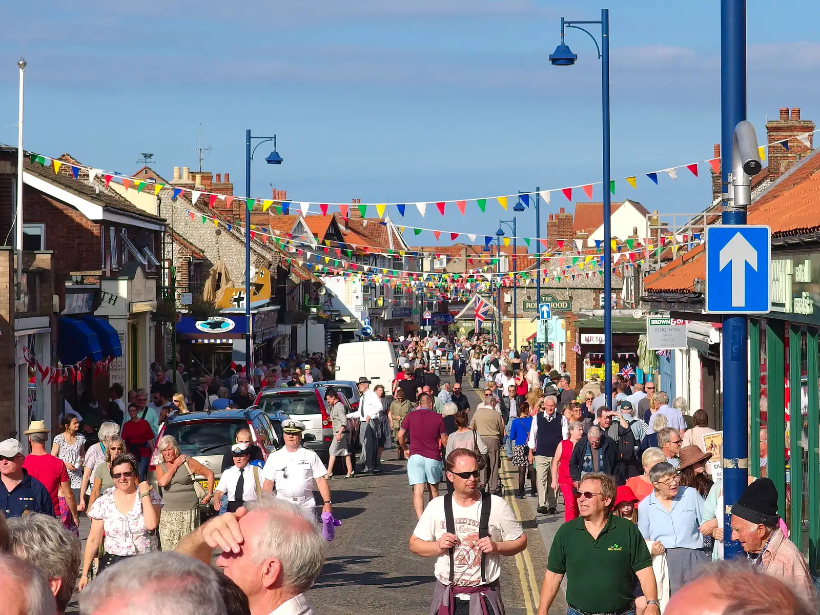 The packed streets of Sheringham, from Paul Bear's Adventures at a 1940s Steam Weekend, Holt, Norfolk - 22nd September 2013