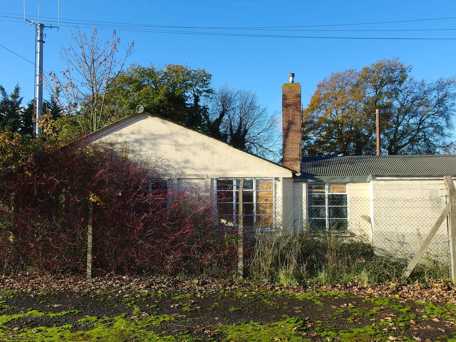 The former furniture shop on Park Road, from More Building and Palgrave Playground, Suffolk - 24th November 2013