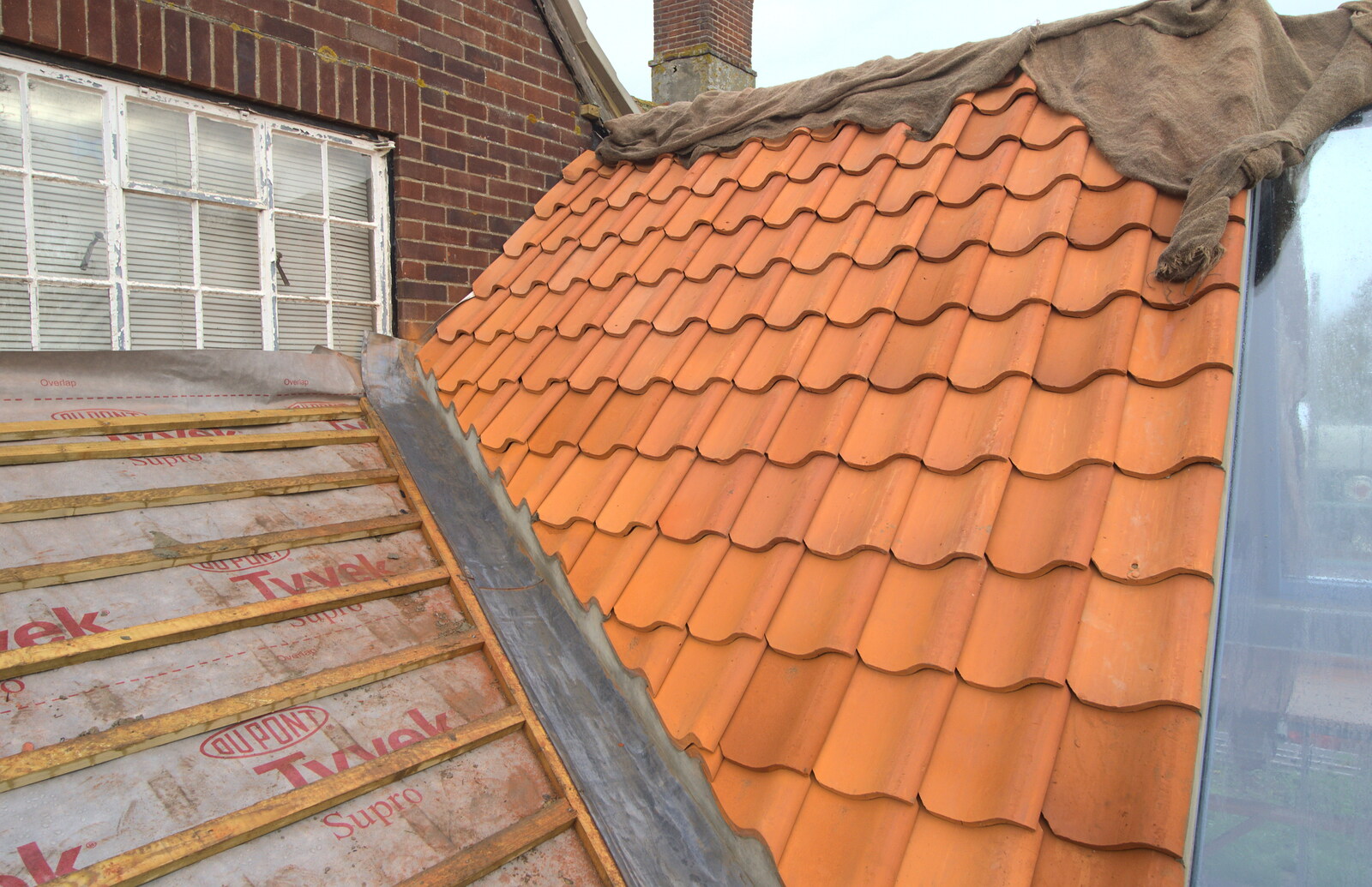 More Building and Palgrave Playground, Suffolk - 24th November 2013: Nice new tiles on the conservatory roof