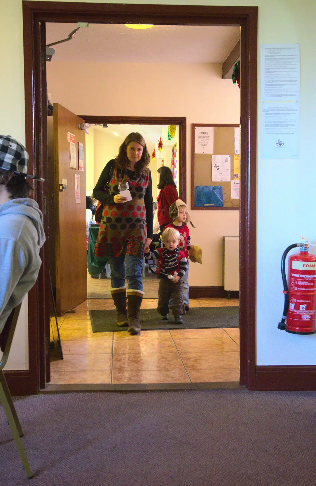 Isobel, Harry and Fred come in from the fair, from More Building and Palgrave Playground, Suffolk - 24th November 2013