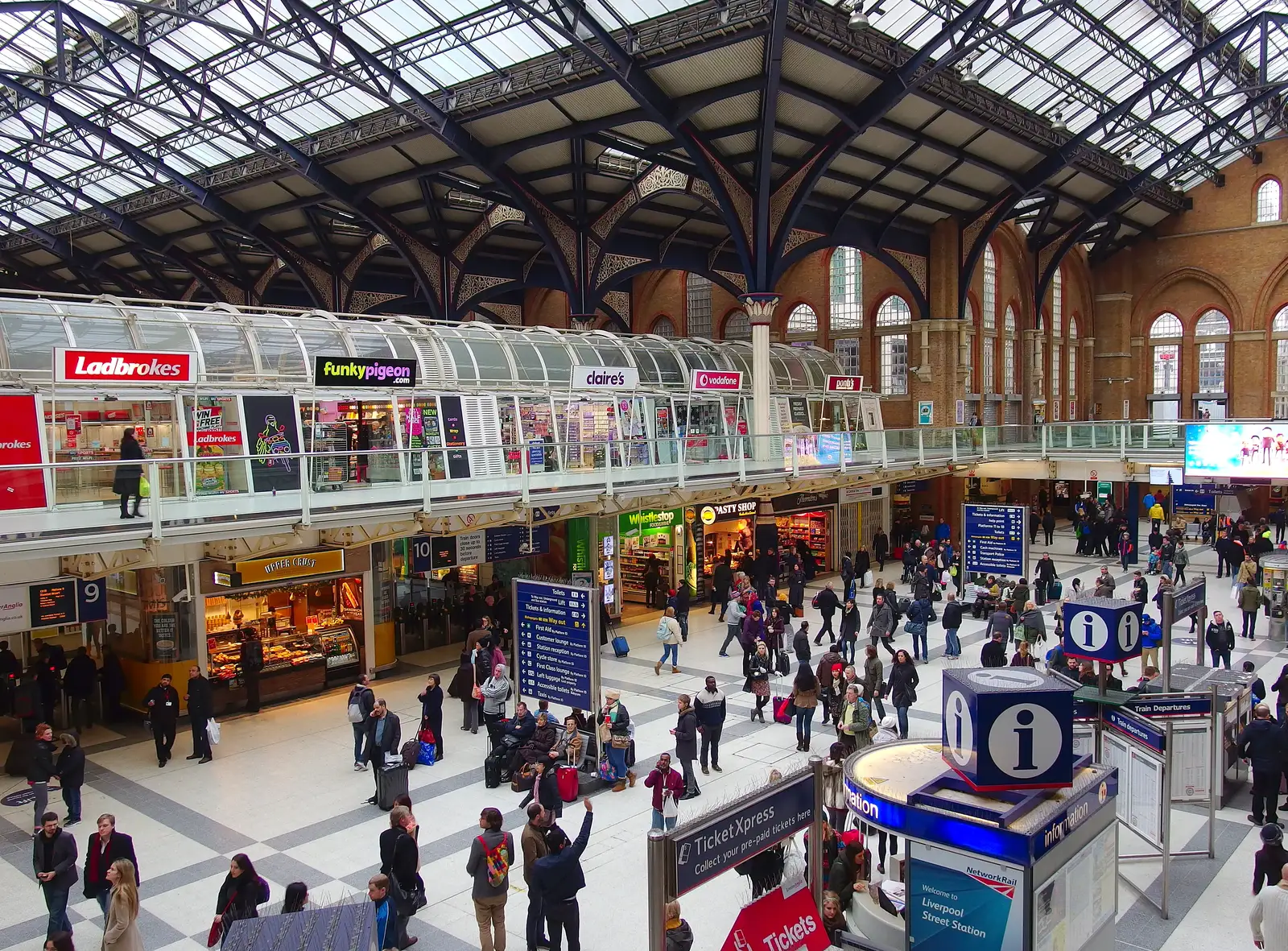 The ever-photogenic Liverpool Street Station, from Lunch in the East End, Spitalfields and Brick Lane, London - 1st December 2013