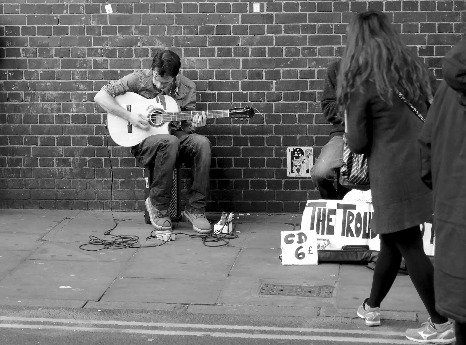 Guitar action on Brick Lane, from Lunch in the East End, Spitalfields and Brick Lane, London - 1st December 2013