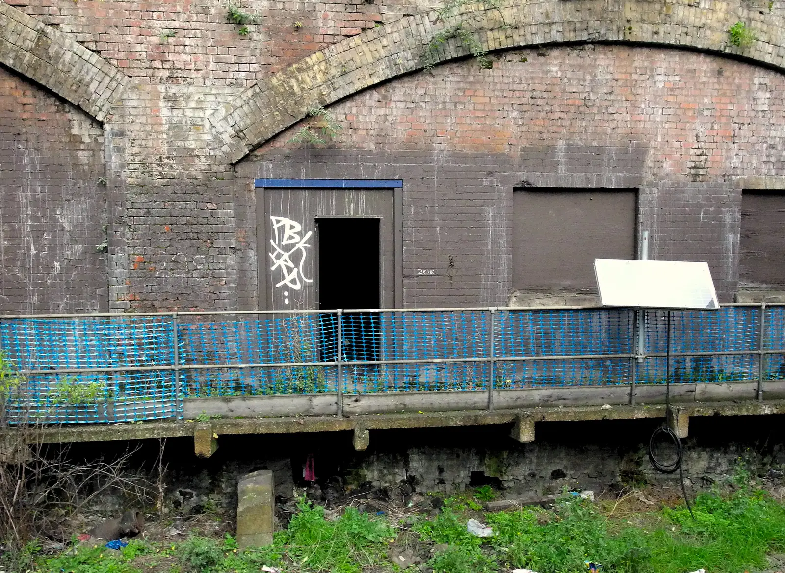 A mystery door, from SwiftKey's Arcade Cabinet, and the Streets of Southwark, London - 5th December 2013