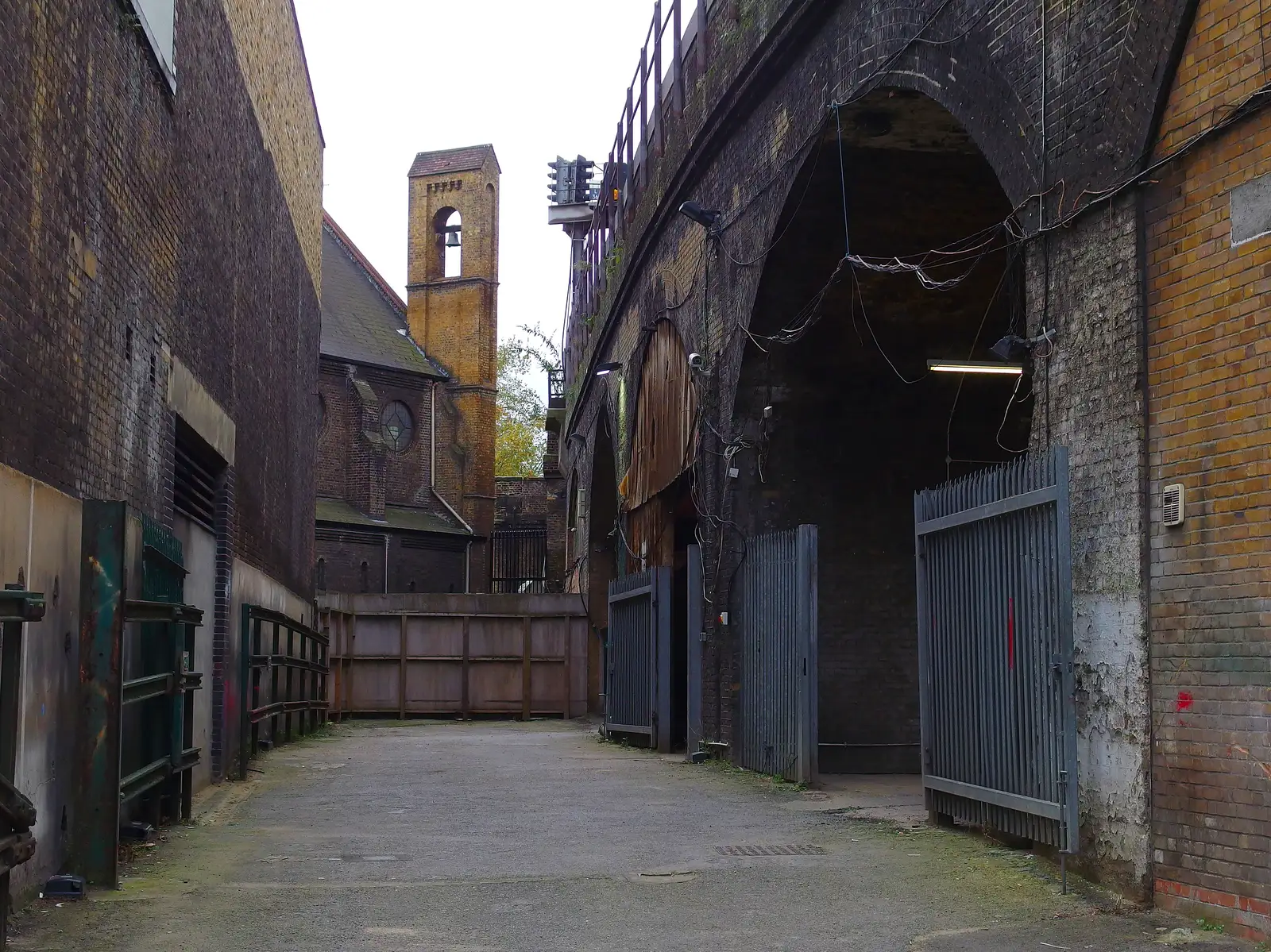 Backstreet railway arches, from SwiftKey's Arcade Cabinet, and the Streets of Southwark, London - 5th December 2013