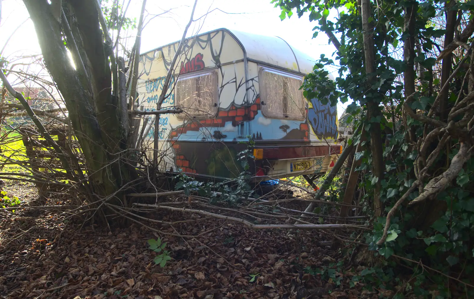 Onslow's got a graffiti caravan, from Christmas Day and all that, Brome, Suffolk - 25th December 2013