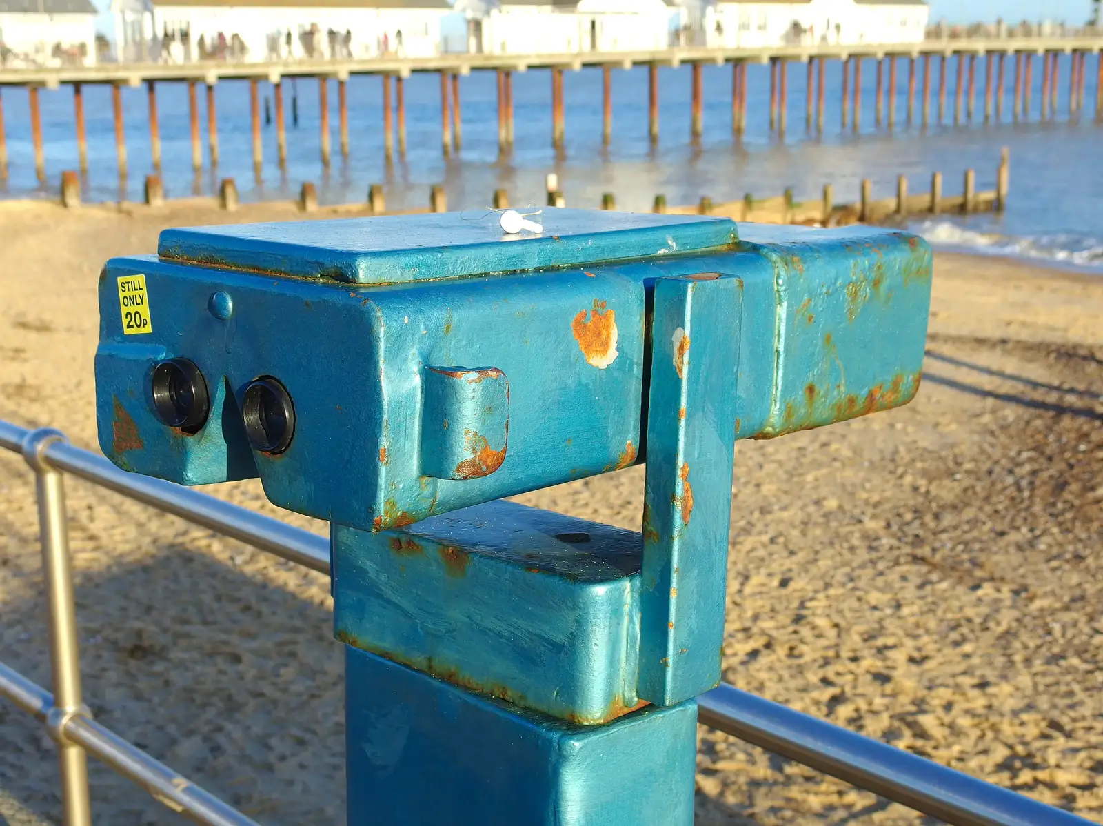 The 20p peeper-scope, from Post-Christmas Southwold, Suffolk - 29th December 2013