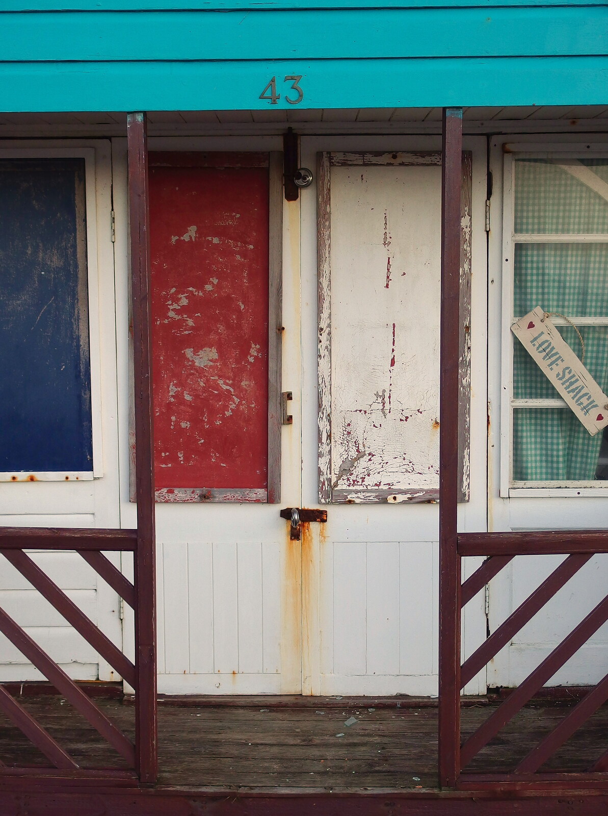 The decrepit splendour of the 'Love Shack' from Post-Christmas Southwold, Suffolk - 29th December 2013