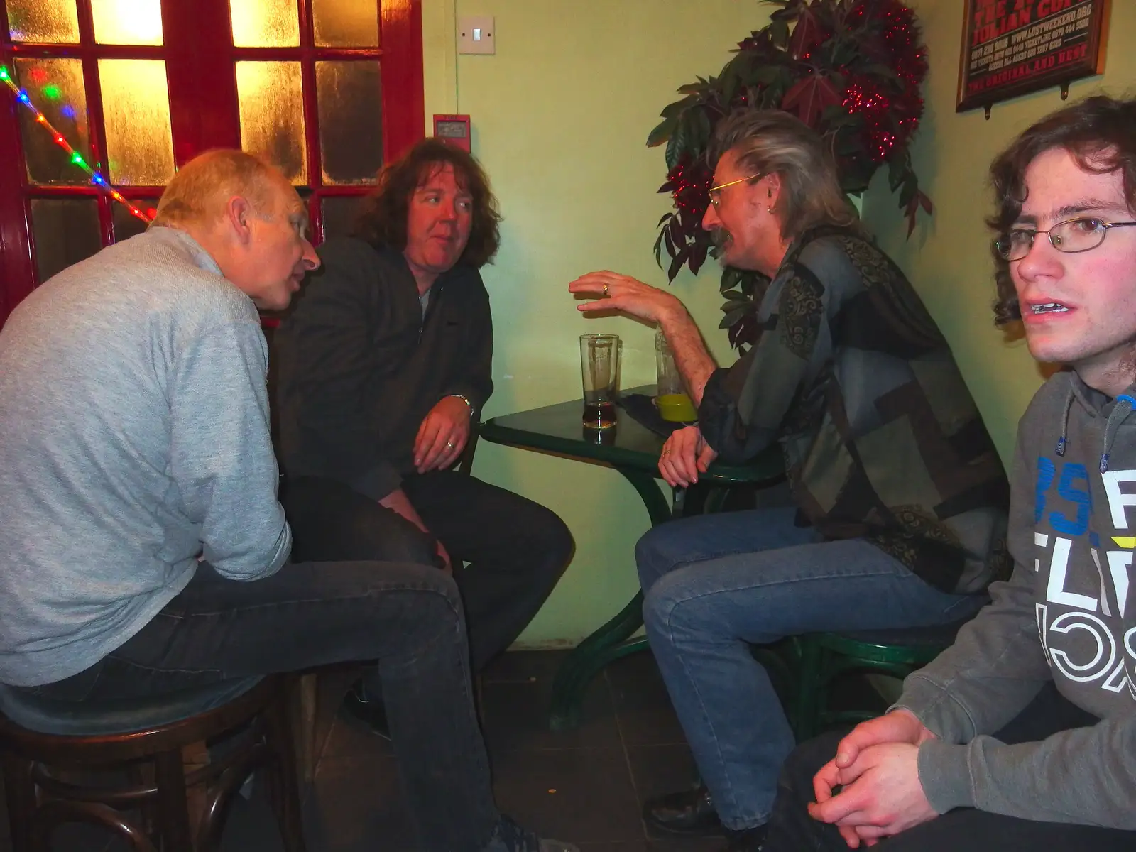 Henry, Max and Rob have a chat, from The BBs Do New Year's Eve at the Barrel, Banham, Norfolk - 31st December 2013