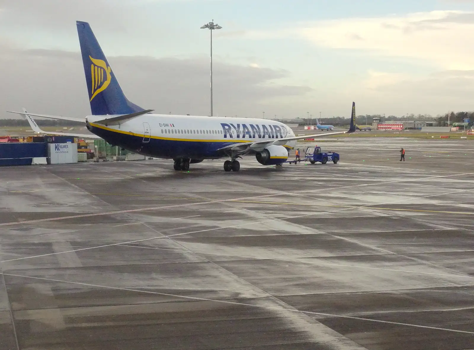 Another Ruinair 737 taxis off, from Dun Laoghaire and an Electrical Disaster, Monkstown, County Dublin, Ireland - 4th January 2014