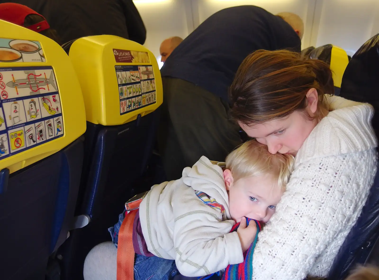 Harry and Isobel cuddle, from Dun Laoghaire and an Electrical Disaster, Monkstown, County Dublin, Ireland - 4th January 2014