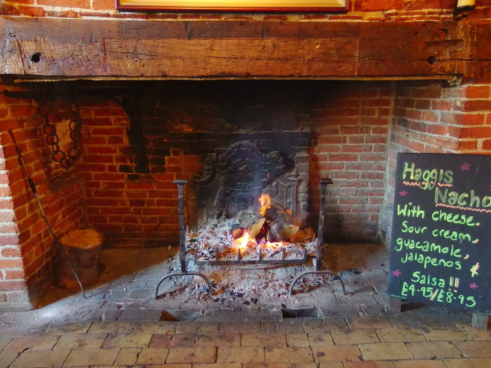 The Swan's big open fire, from A Ross Street Reunion, Hoxne, Suffolk - 25th January 2014