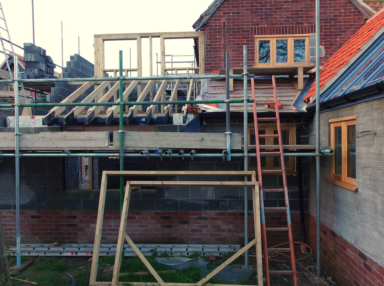 The upstairs of the side extension takes shape from A Ross Street Reunion, Hoxne, Suffolk - 25th January 2014