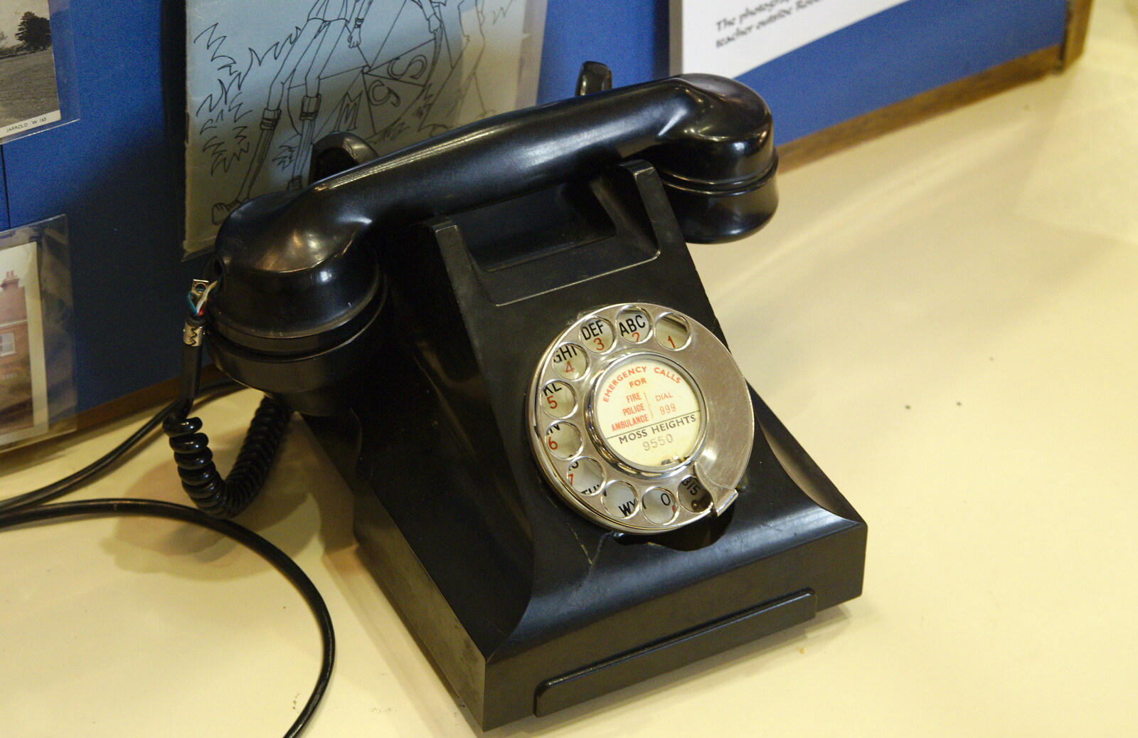 More random old hardware: a 1940s telephone from A Trip to Framlingham Castle, Framlingham, Suffolk - 16th February 2014