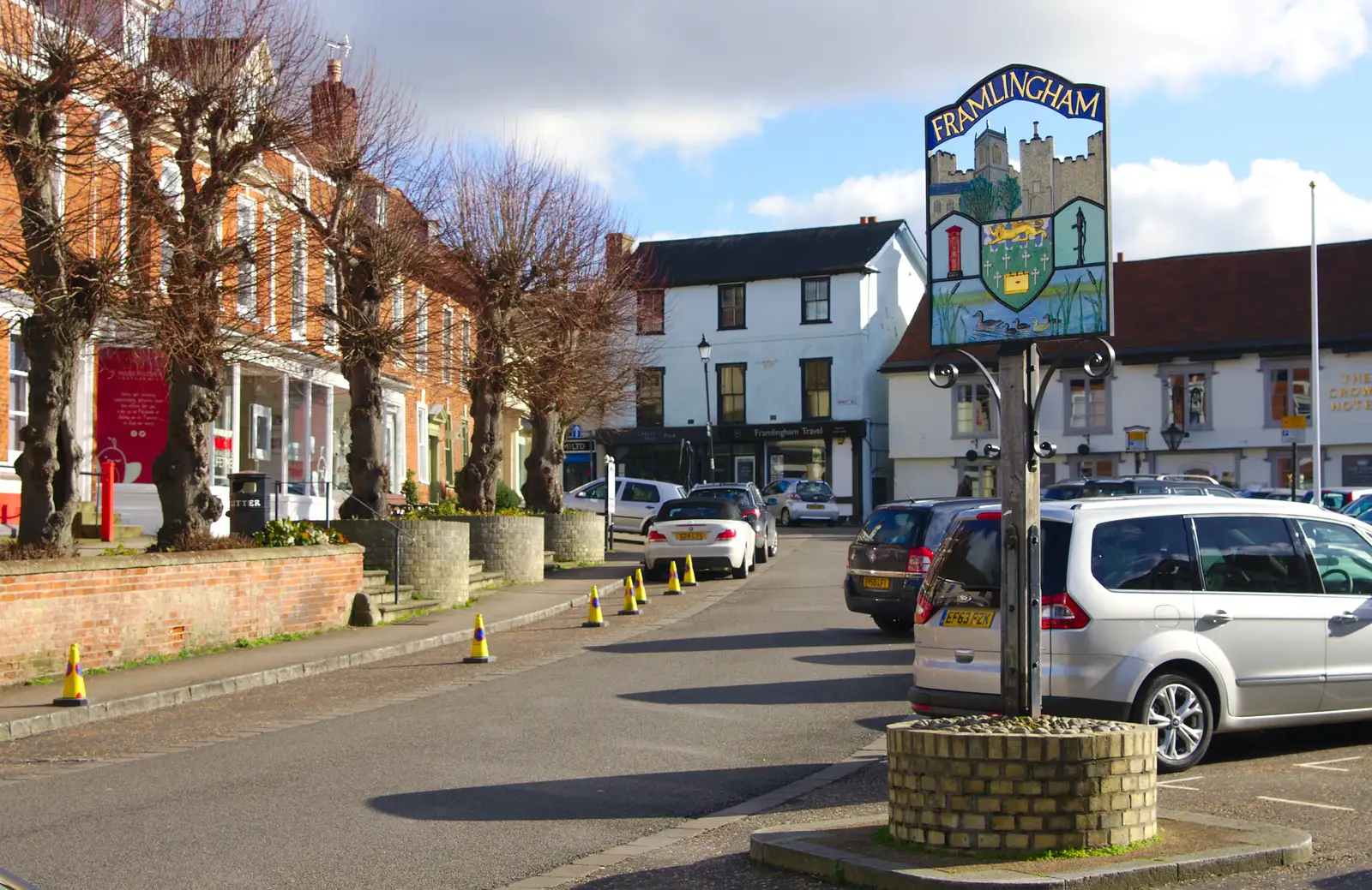 Framlingham town centre, from A Trip to Framlingham Castle, Framlingham, Suffolk - 16th February 2014