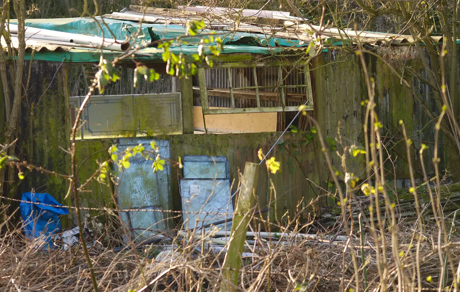 Syd's sheds, from A Trip to see Chinner, Brome, Suffolk - 22nd April 2014