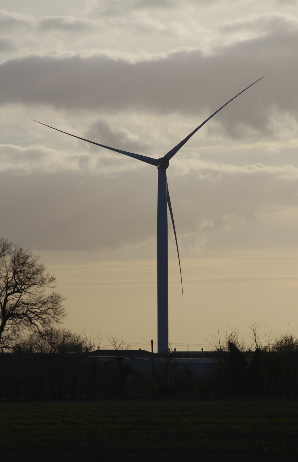 A solitary wind turbine from A Trip to see Chinner, Brome, Suffolk - 22nd April 2014