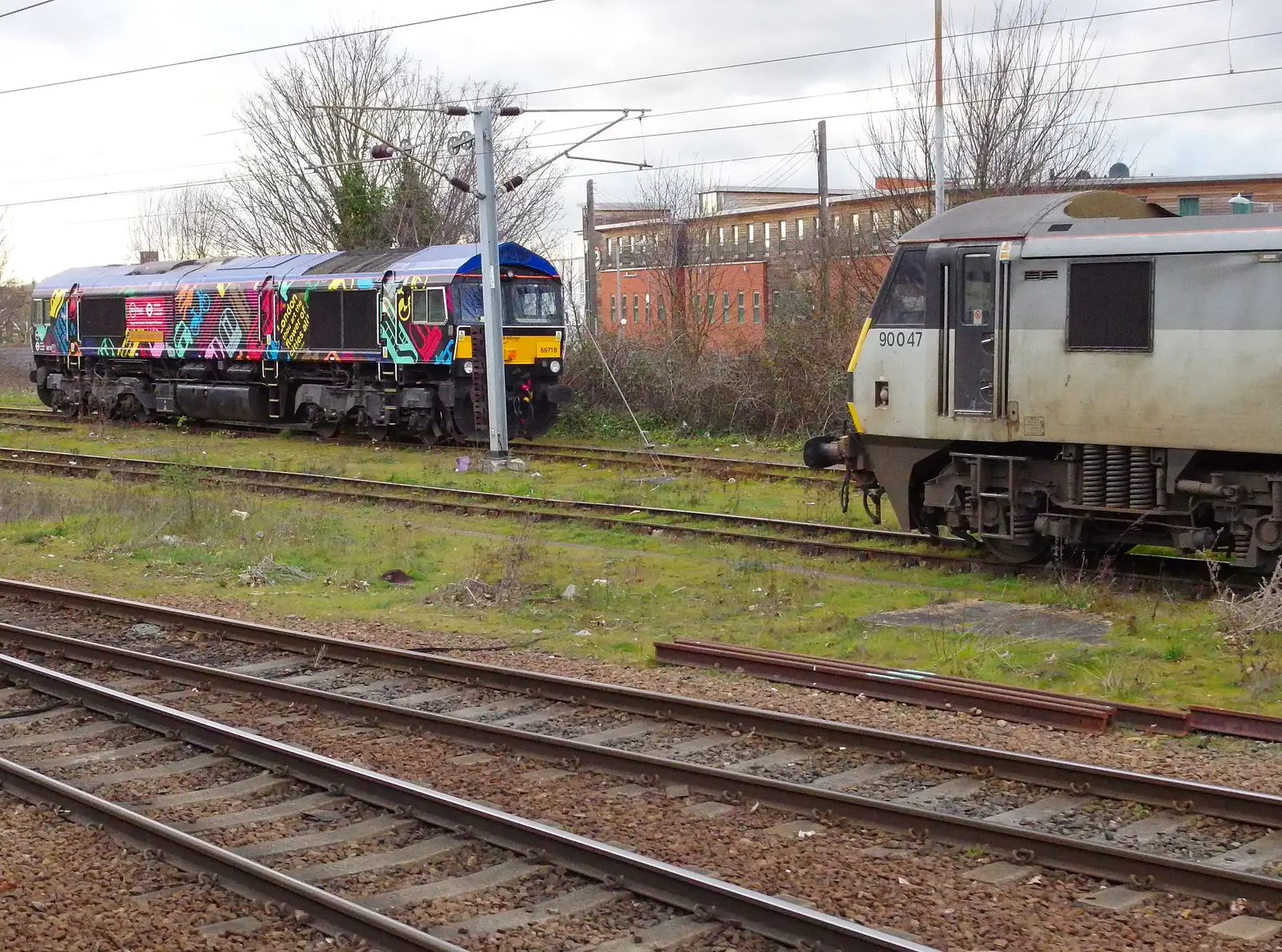 A funky Class 66 'Shed' with Class 90 90047 , from Emily Comes to Visit, Brome, Suffolk - 15th March 2014