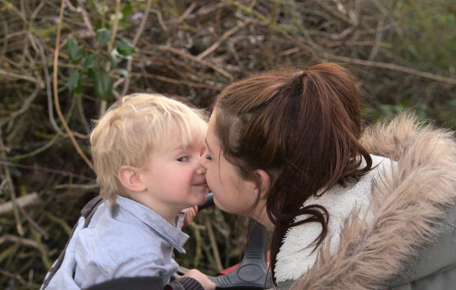 Harry gets a crafty kiss from Emily Comes to Visit, Brome, Suffolk - 15th March 2014