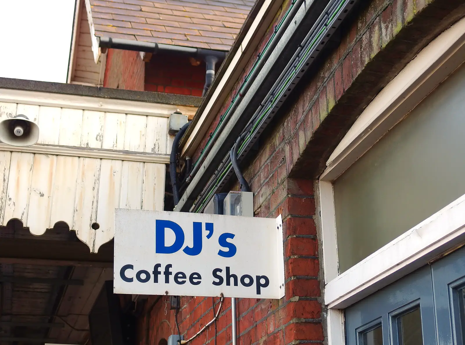 DJ's coffee shop is no more, from A Trainey Sort of Week, Liverpool Street, City of London - 3rd April 2014