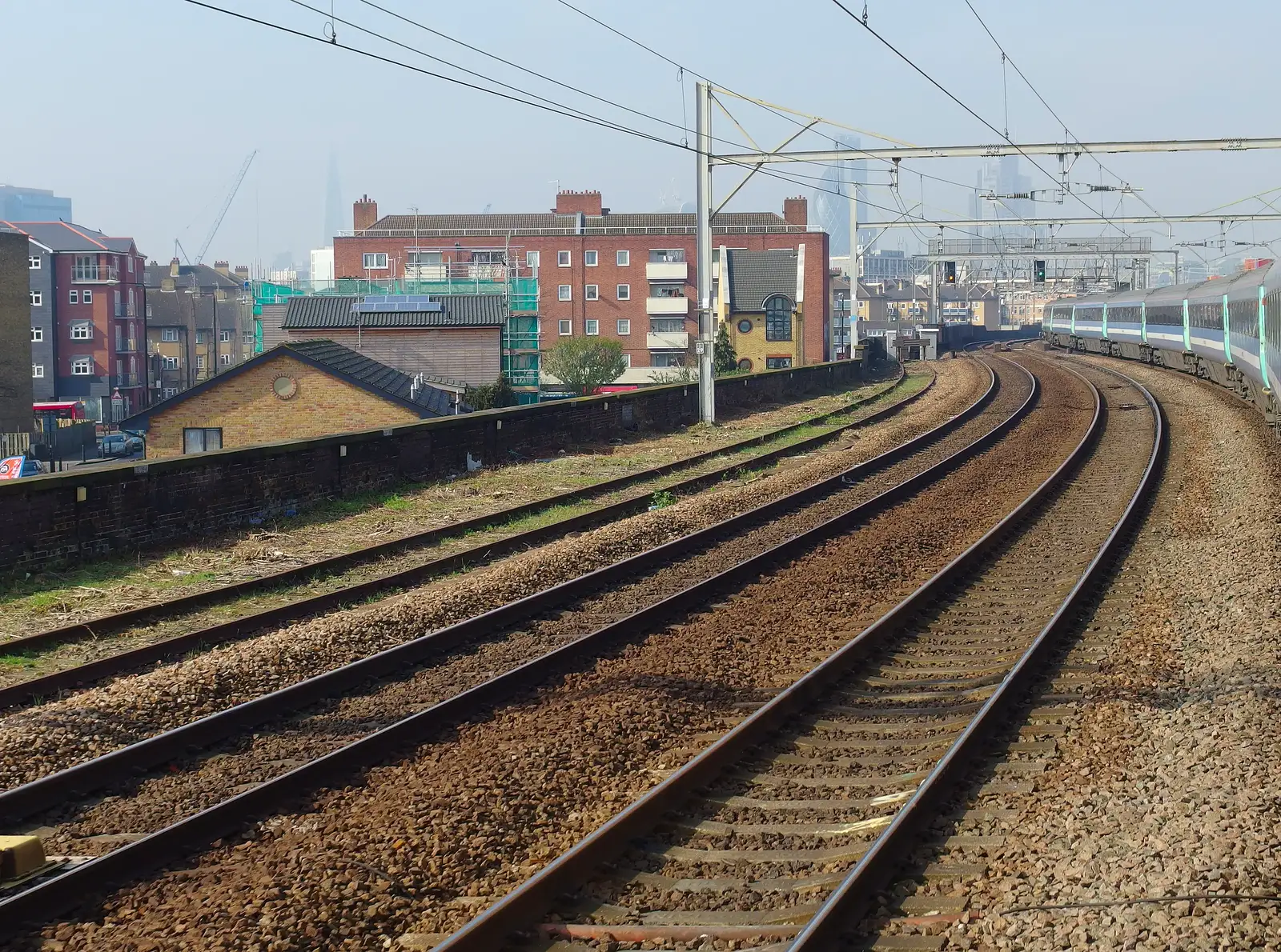 The train snakes its way towards Bethnal Green, from A Trainey Sort of Week, Liverpool Street, City of London - 3rd April 2014