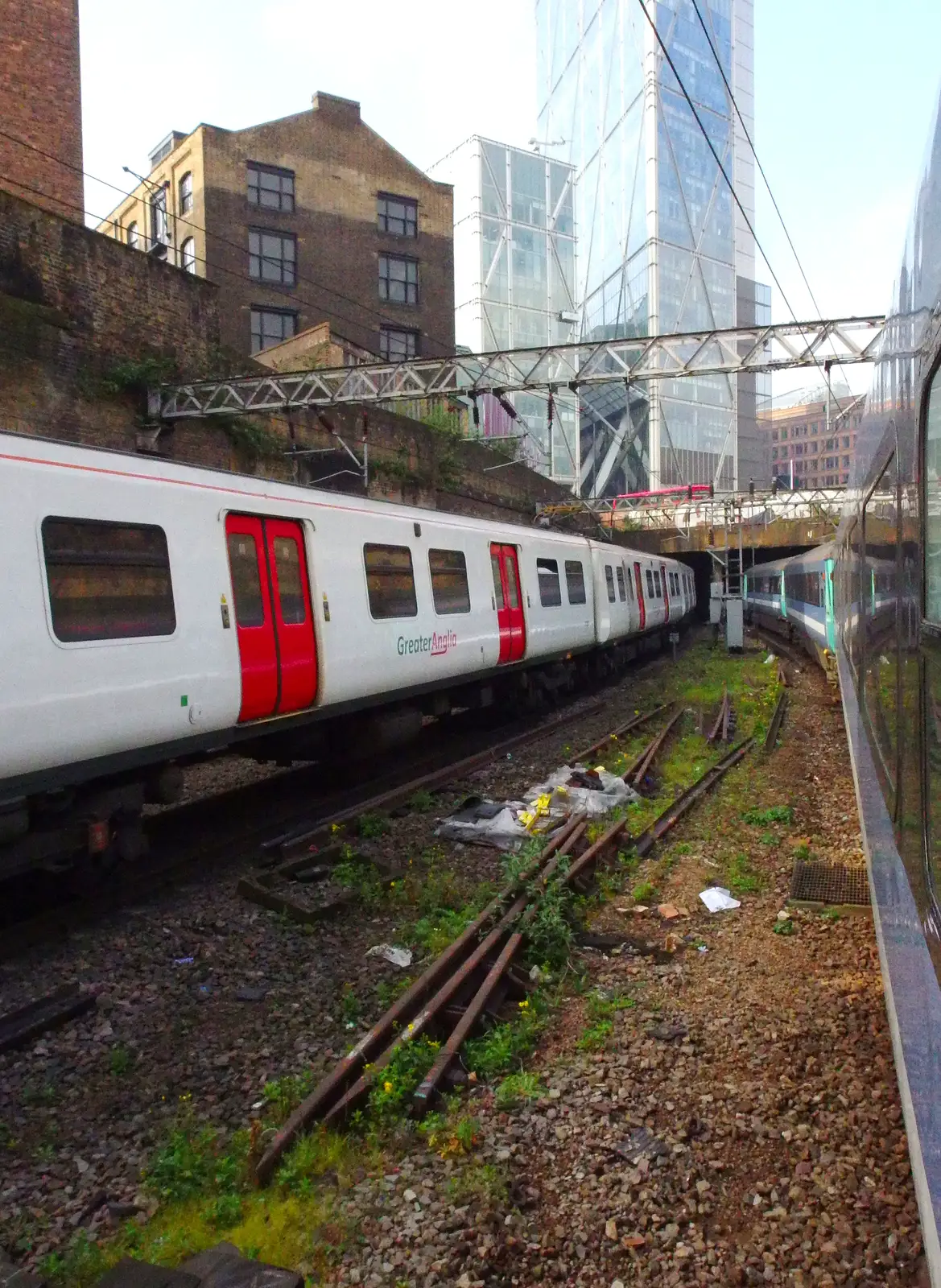 Nosher's train passes a Class 315 tin can, from A Trainey Sort of Week, Liverpool Street, City of London - 3rd April 2014