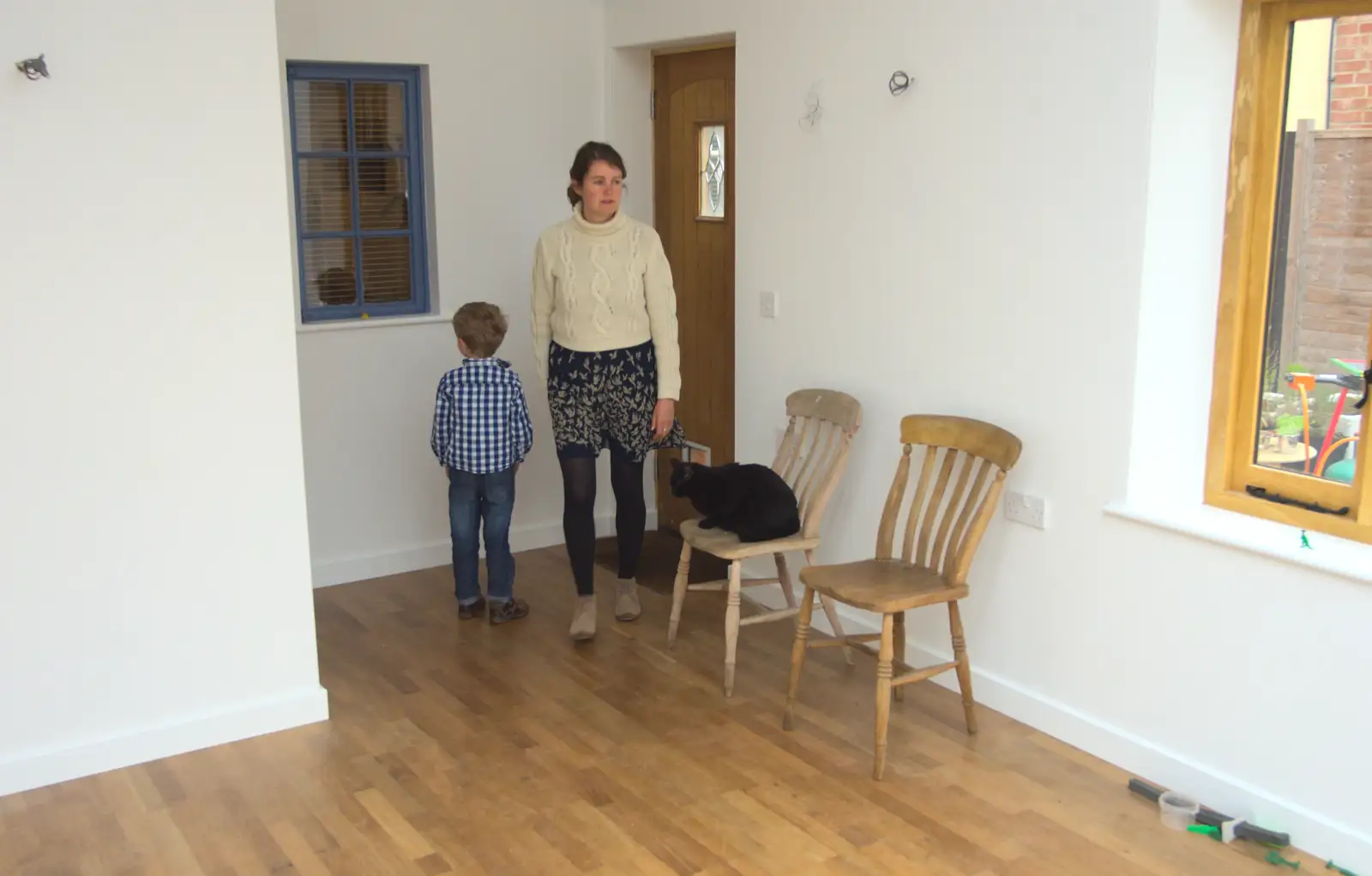 Isobel looks around the back room, from The BSCC at the Cross Keys, and a Building Catch Up, Brome and Redgrave, Suffolk - 24th April 2014