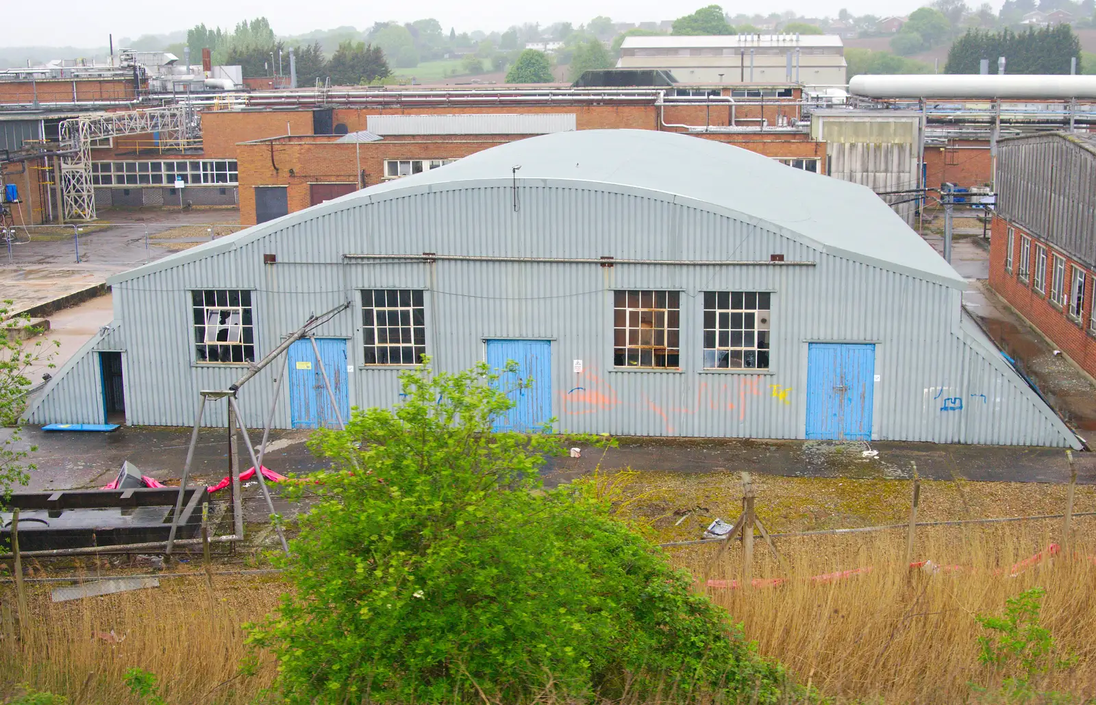 A derelict warehouse, from Brantham Dereliction, and a SwiftKey Photoshoot, Suffolk and Southwark - 29th April 2014