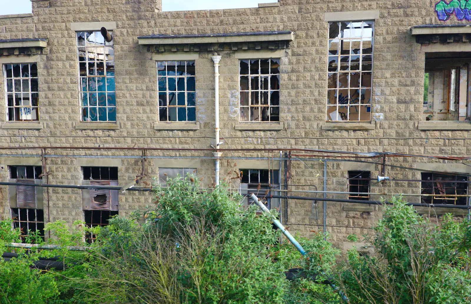 A stone-clad wall, from Brantham Dereliction, and a SwiftKey Photoshoot, Suffolk and Southwark - 29th April 2014