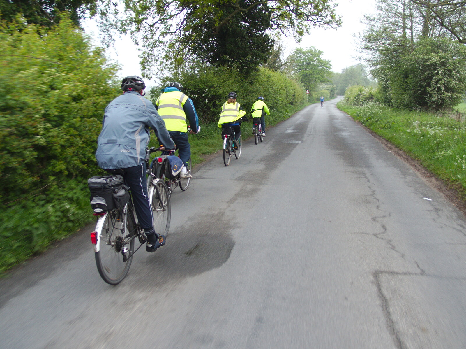 The cycle gang head off from Billingford from The BSCC at the Burston Crown, and the Oaksmere Re-opens, Brome, Suffolk - 1st May 2014