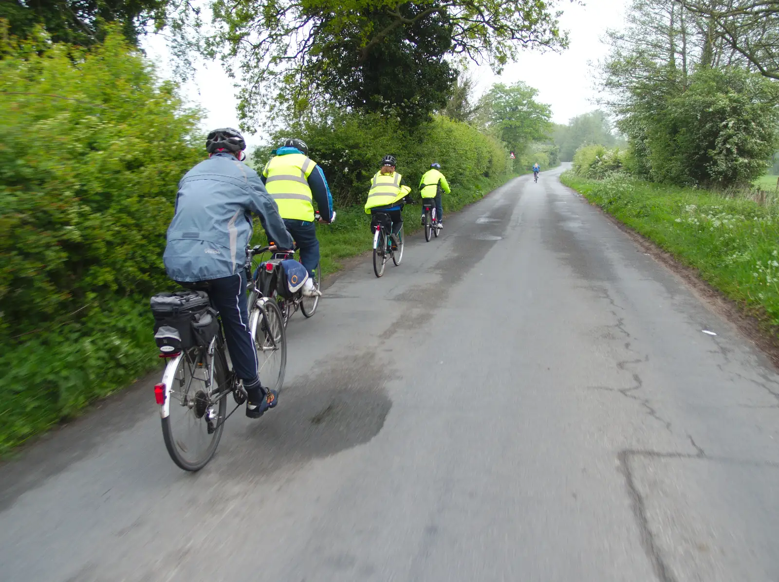 The cycle gang head off from Billingford, from The BSCC at the Burston Crown, and the Oaksmere Re-opens, Brome, Suffolk - 1st May 2014