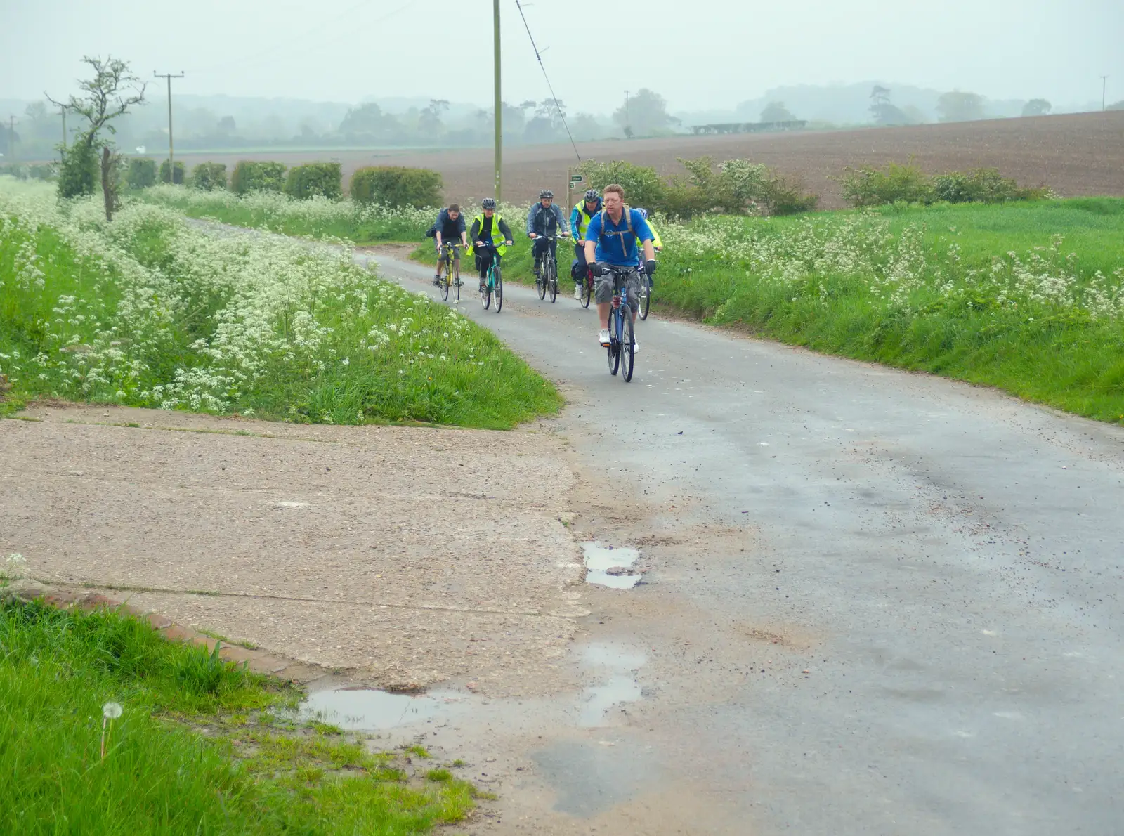 Gaz leads the pack, from The BSCC at the Burston Crown, and the Oaksmere Re-opens, Brome, Suffolk - 1st May 2014