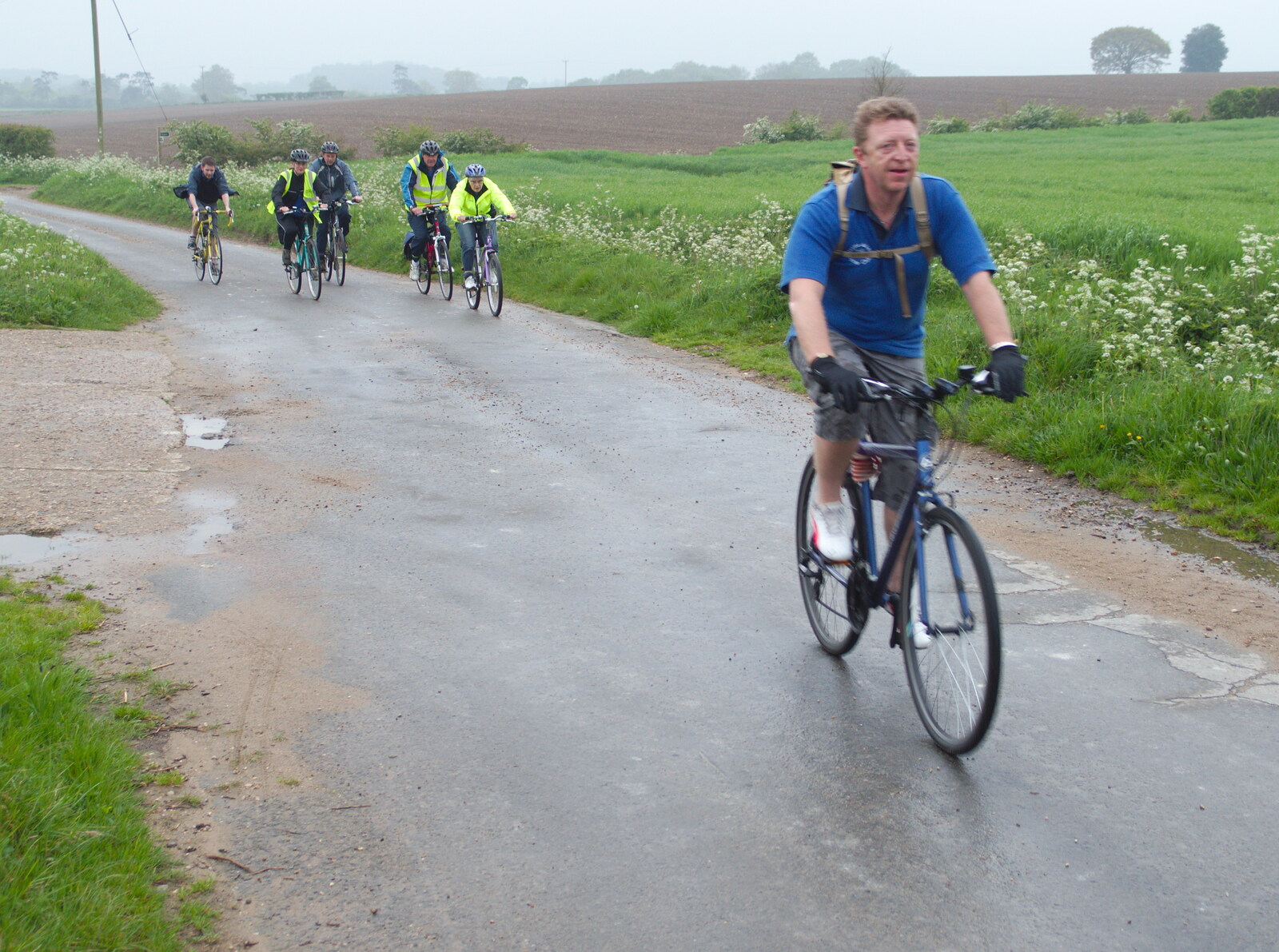 Gaz rides past from The BSCC at the Burston Crown, and the Oaksmere Re-opens, Brome, Suffolk - 1st May 2014