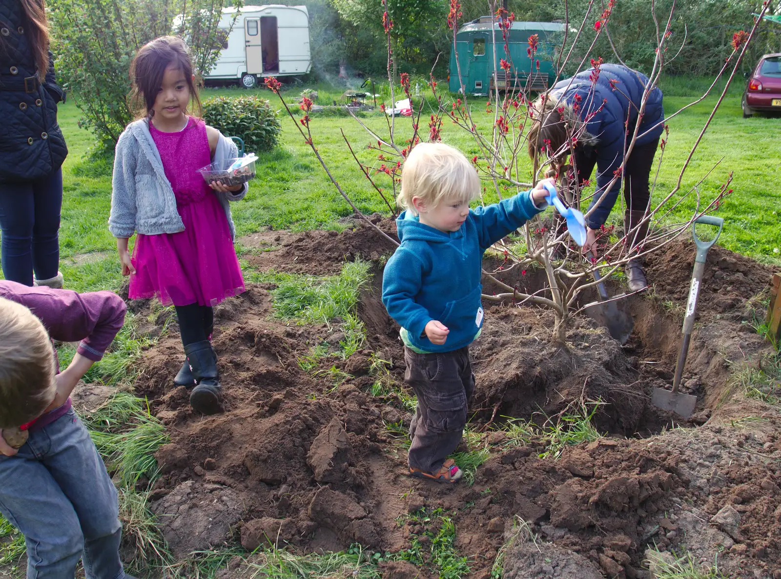 Harry's helping, from BBs' Coldest Gig and a Wavy Barbeque, Botesdale and Stuston, Suffolk, 3rd May 2014