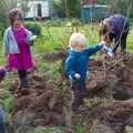 Harry's helping, BBs' Coldest Gig and a Wavy Barbeque, Botesdale and Stuston, Suffolk, 3rd May 2014