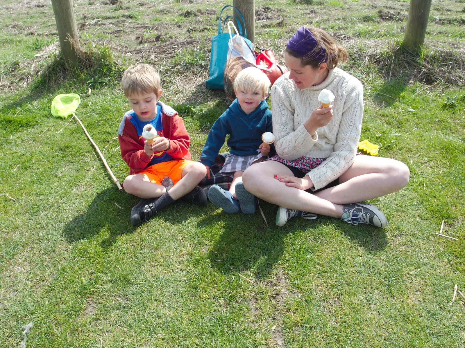 Isobel and the boys eat ice cream from Life's A Windy Beach, Walberswick, Suffolk - 5th May 2014