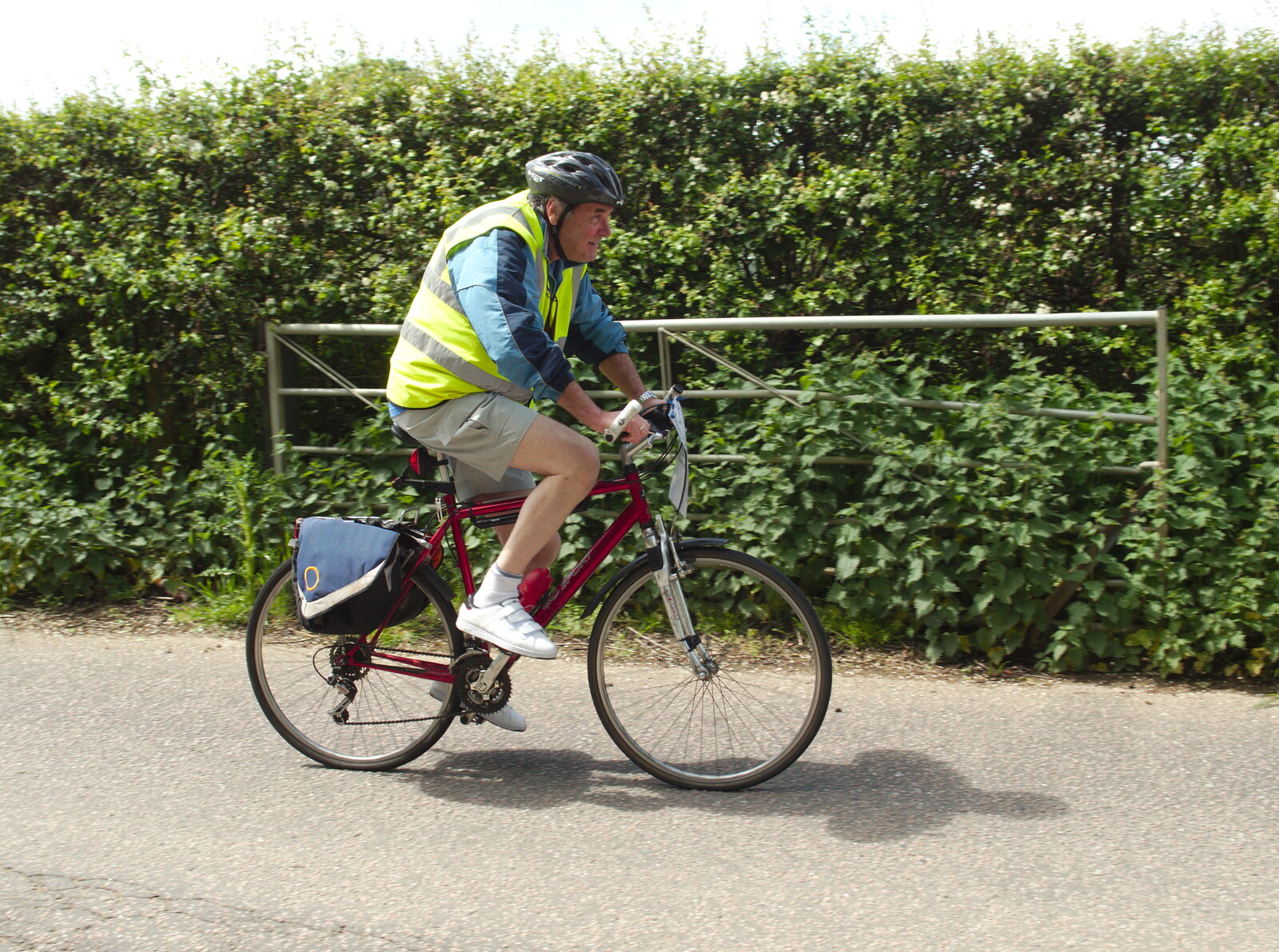 Alan cycles past from A Return to Bedford: the BSCC Annual Weekend Away, Shefford, Bedfordshire - 10th May 2014