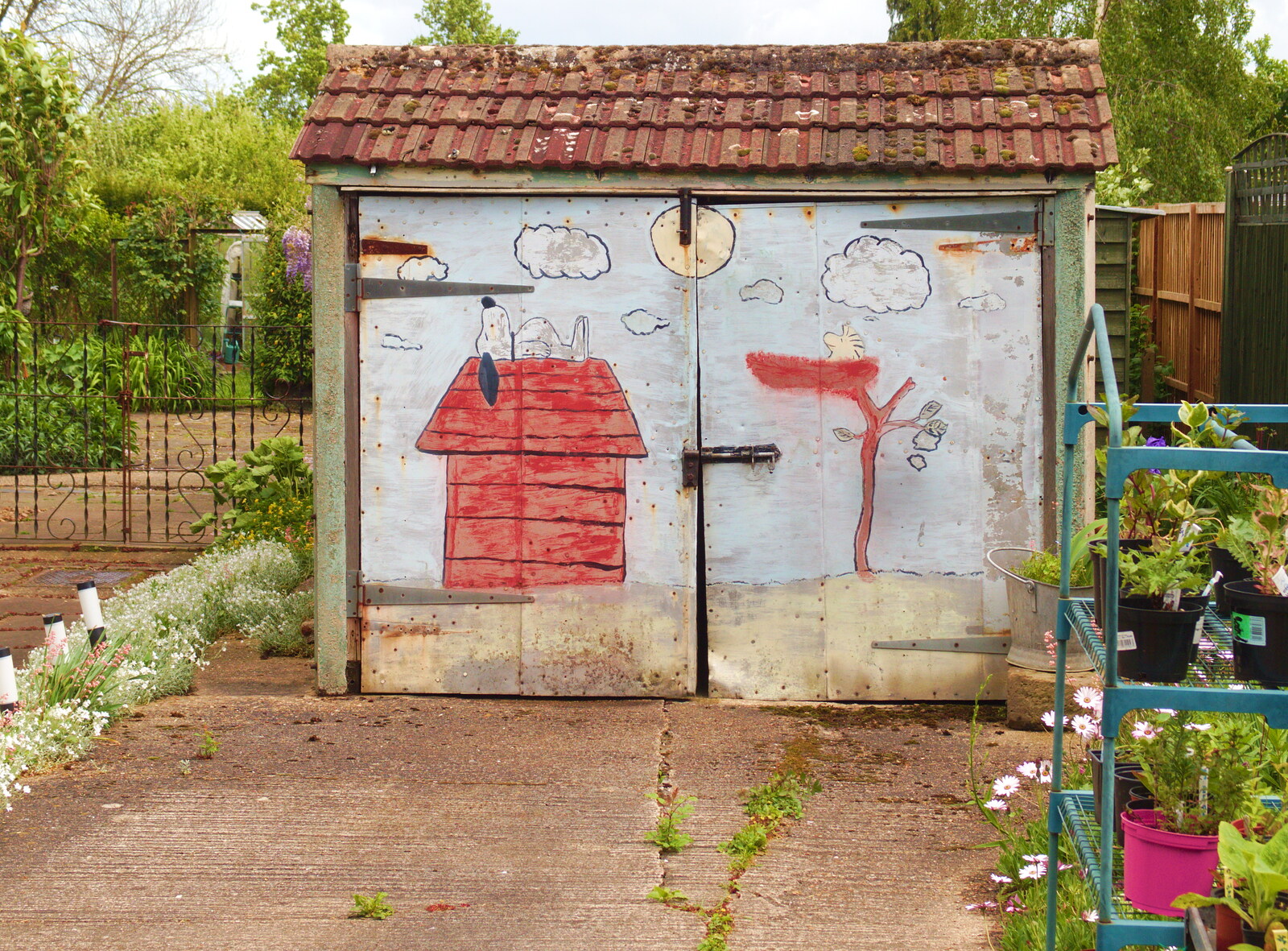 Snoopy and Woodstock on a ramshackle garage door from A Return to Bedford: the BSCC Annual Weekend Away, Shefford, Bedfordshire - 10th May 2014
