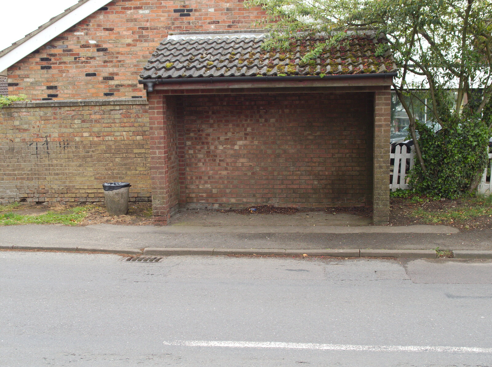 A brutalist form of bus shelter from A Return to Bedford: the BSCC Annual Weekend Away, Shefford, Bedfordshire - 10th May 2014