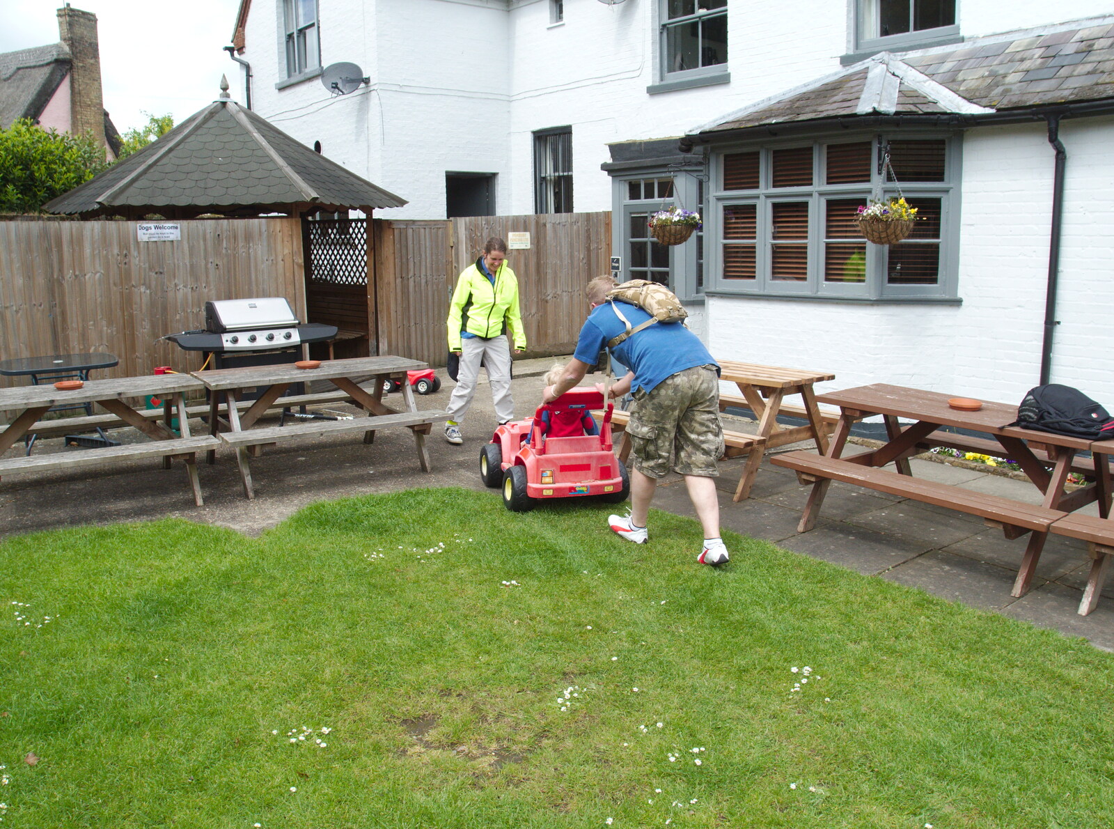 Gaz pushes Harry around from A Return to Bedford: the BSCC Annual Weekend Away, Shefford, Bedfordshire - 10th May 2014