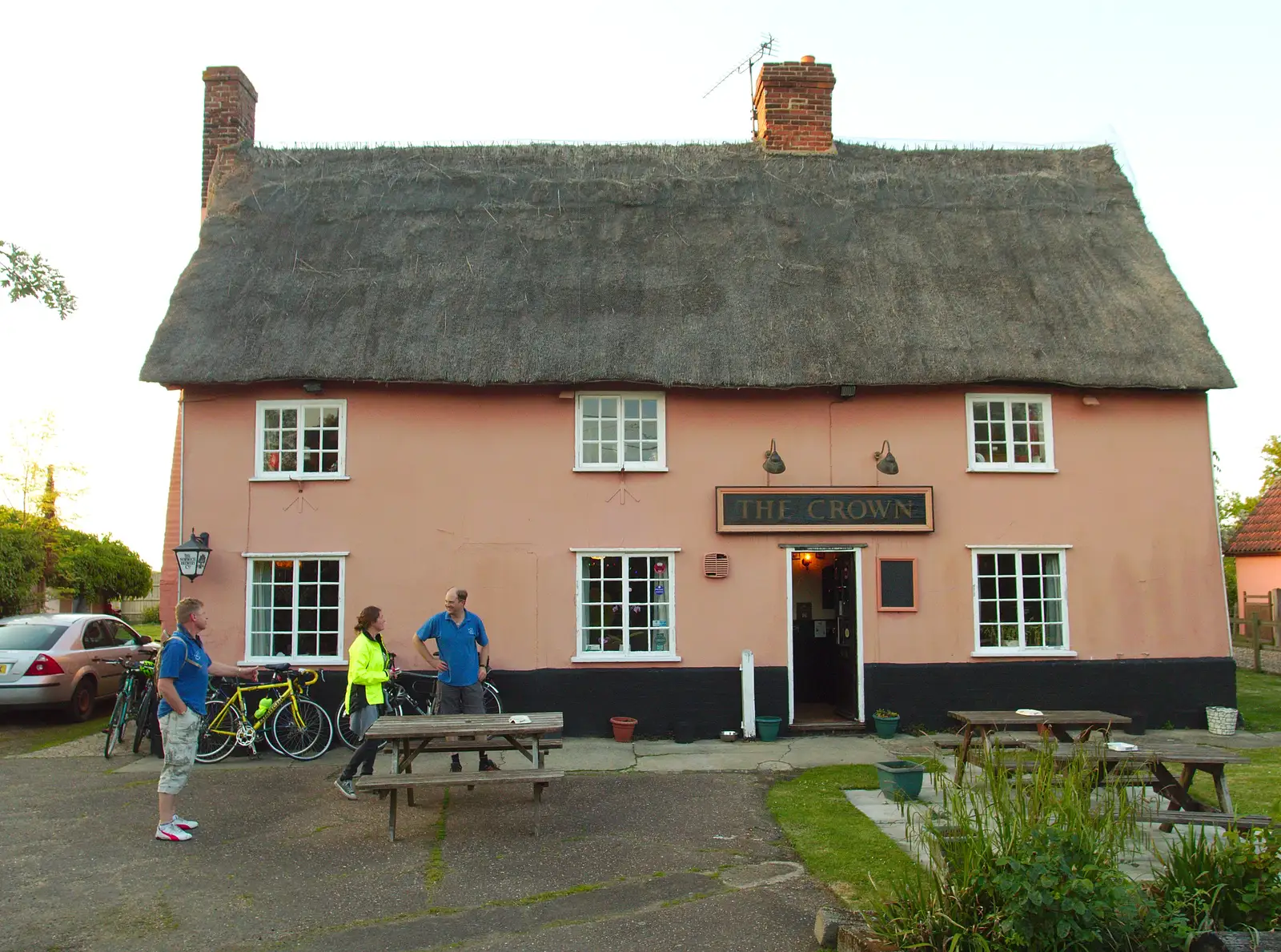 Outside The Crown, from The BSCC at The Crown, Bedfield, Suffolk - 15th May 2014