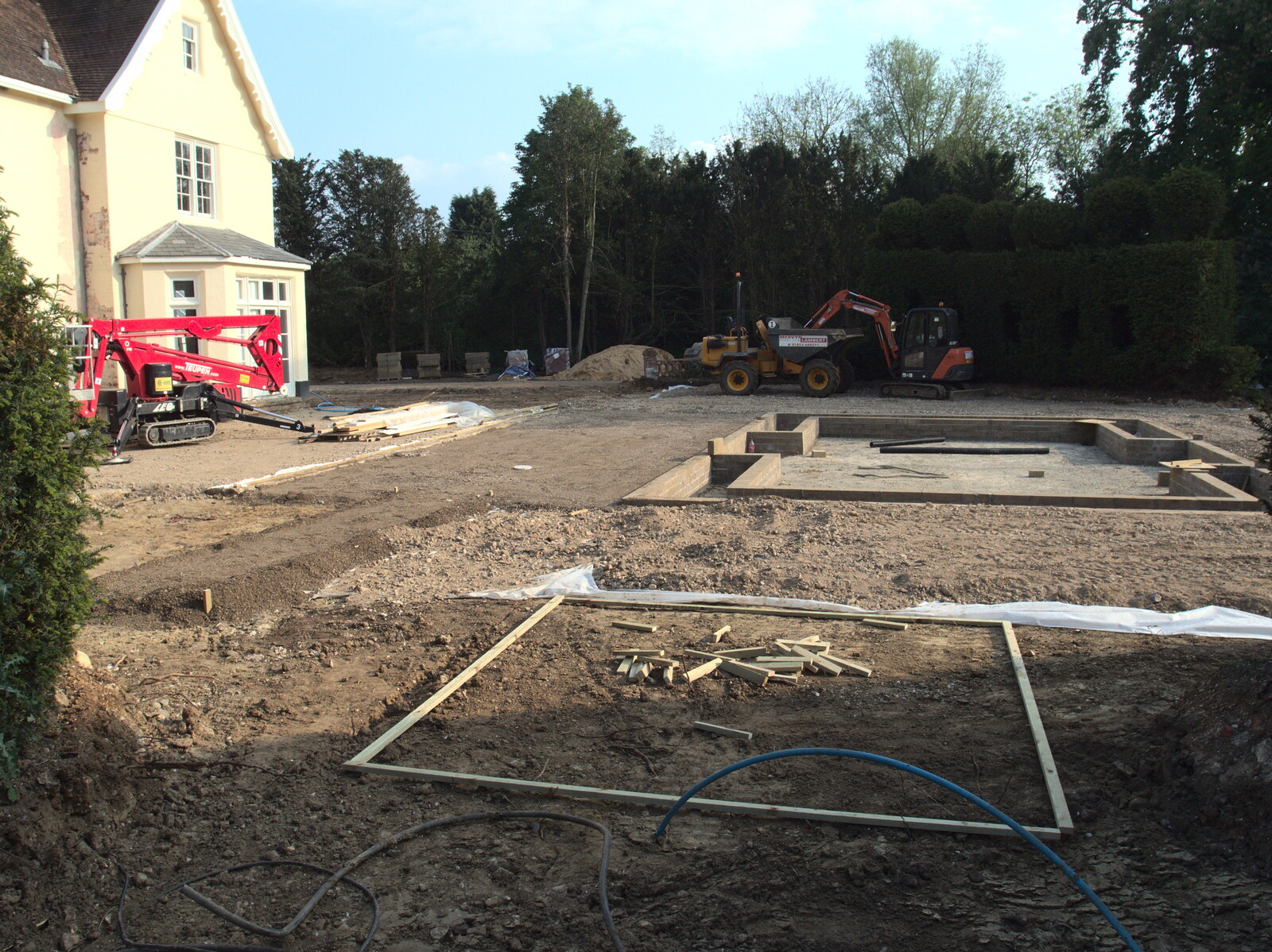 A new sunken patio is constructed from Thornham Four Horseshoes, and the Oaksmere, Brome, Suffolk - 17th May 2014