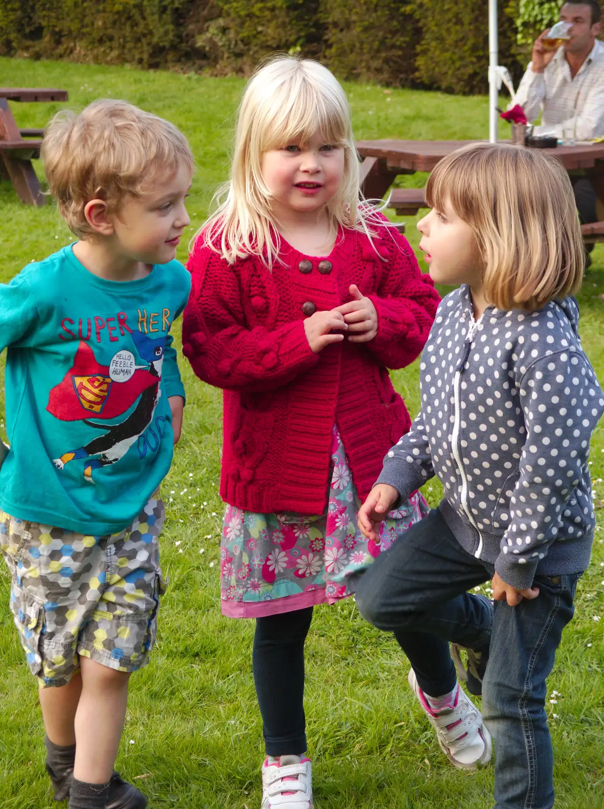 Fred and the girls, from Thornham Four Horseshoes, and the Oaksmere, Brome, Suffolk - 17th May 2014