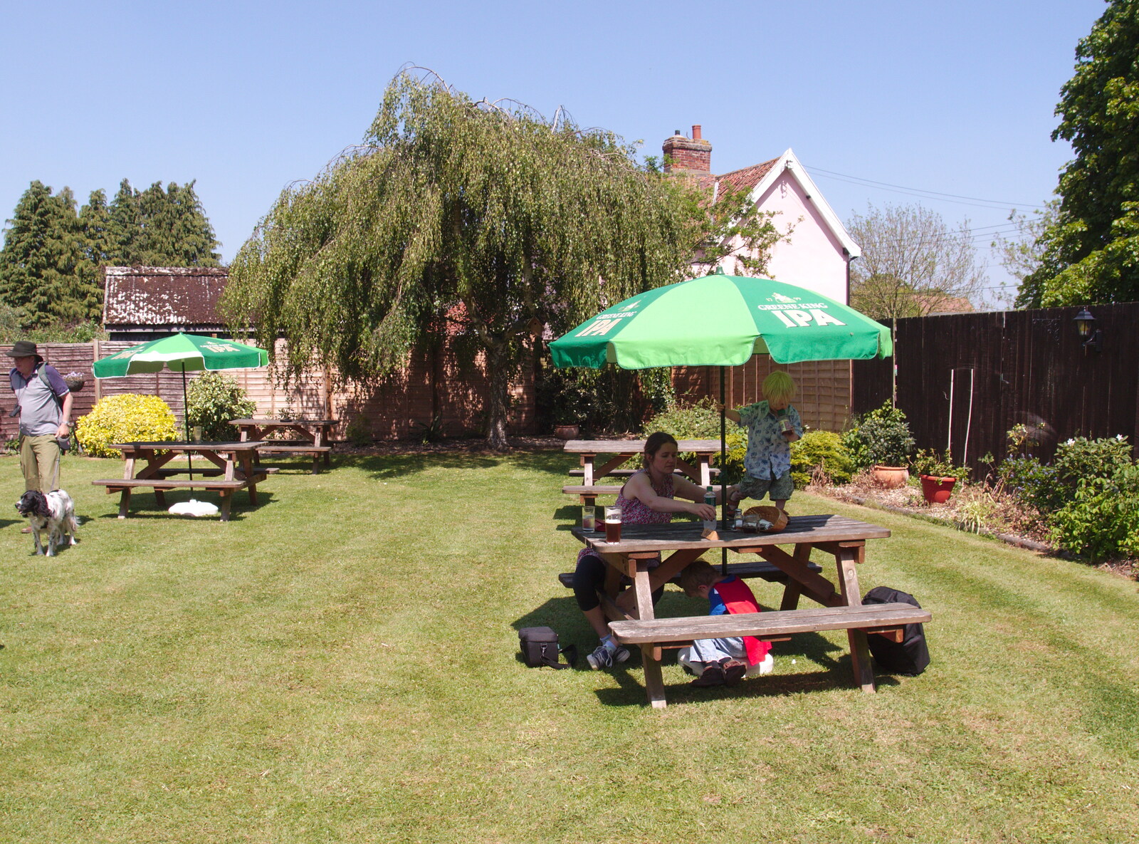 The Horseshoes' beer garden from Thornham Four Horseshoes, and the Oaksmere, Brome, Suffolk - 17th May 2014