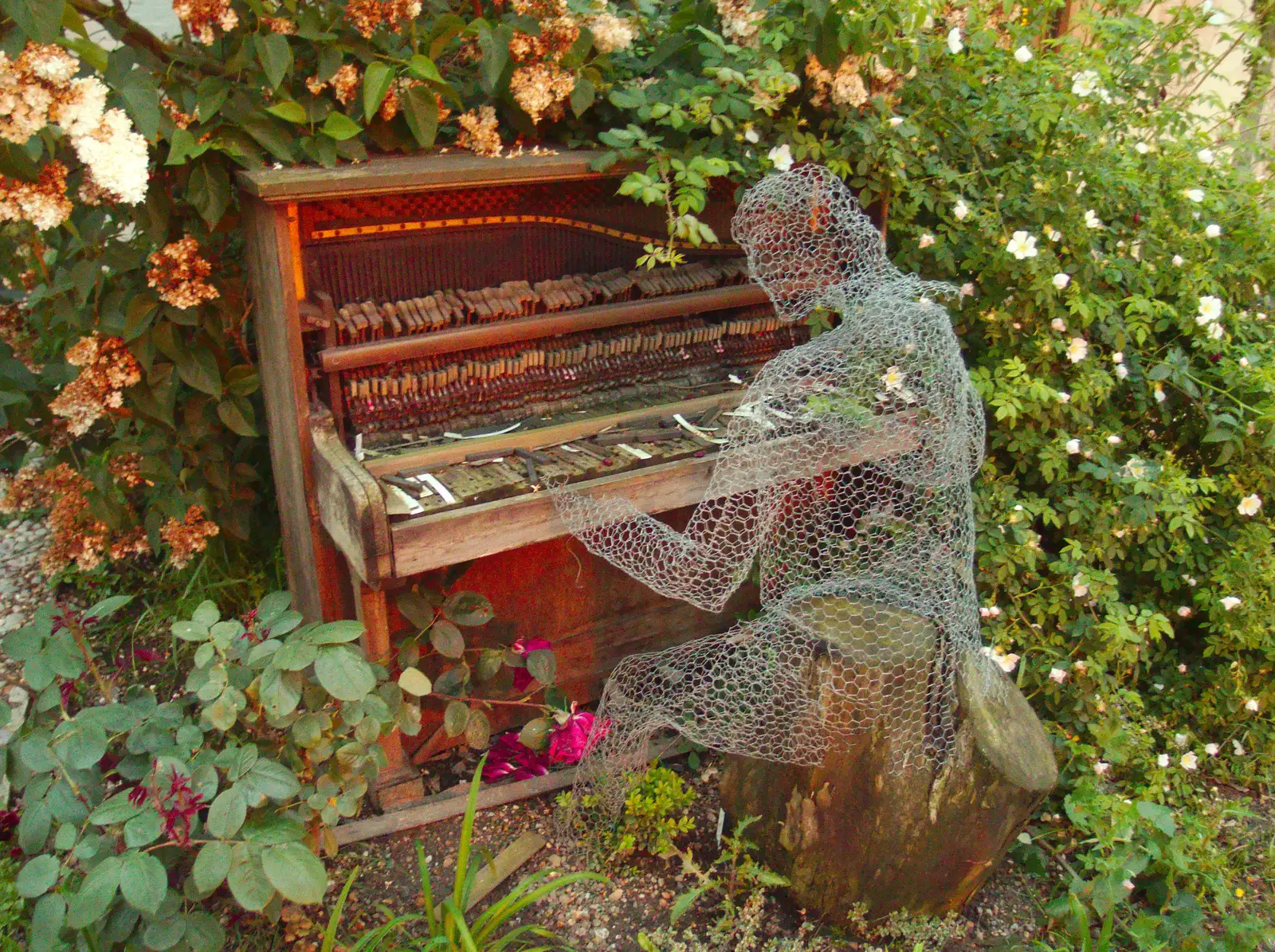 There's a chicken-wire figure playing a derelict piano, from The BSCC at the Railway Tavern, Mellis, Suffolk - 28th May 2014