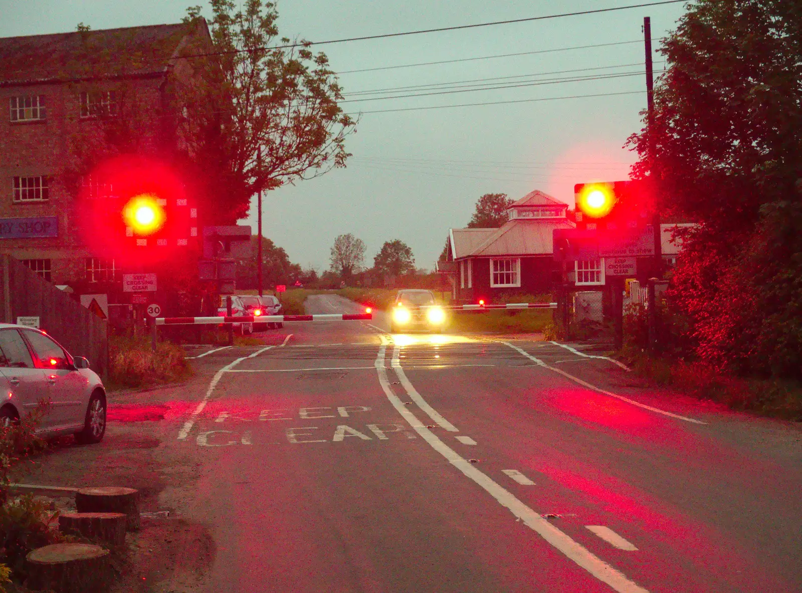 Traffic waits for an oncoming train, from The BSCC at the Railway Tavern, Mellis, Suffolk - 28th May 2014