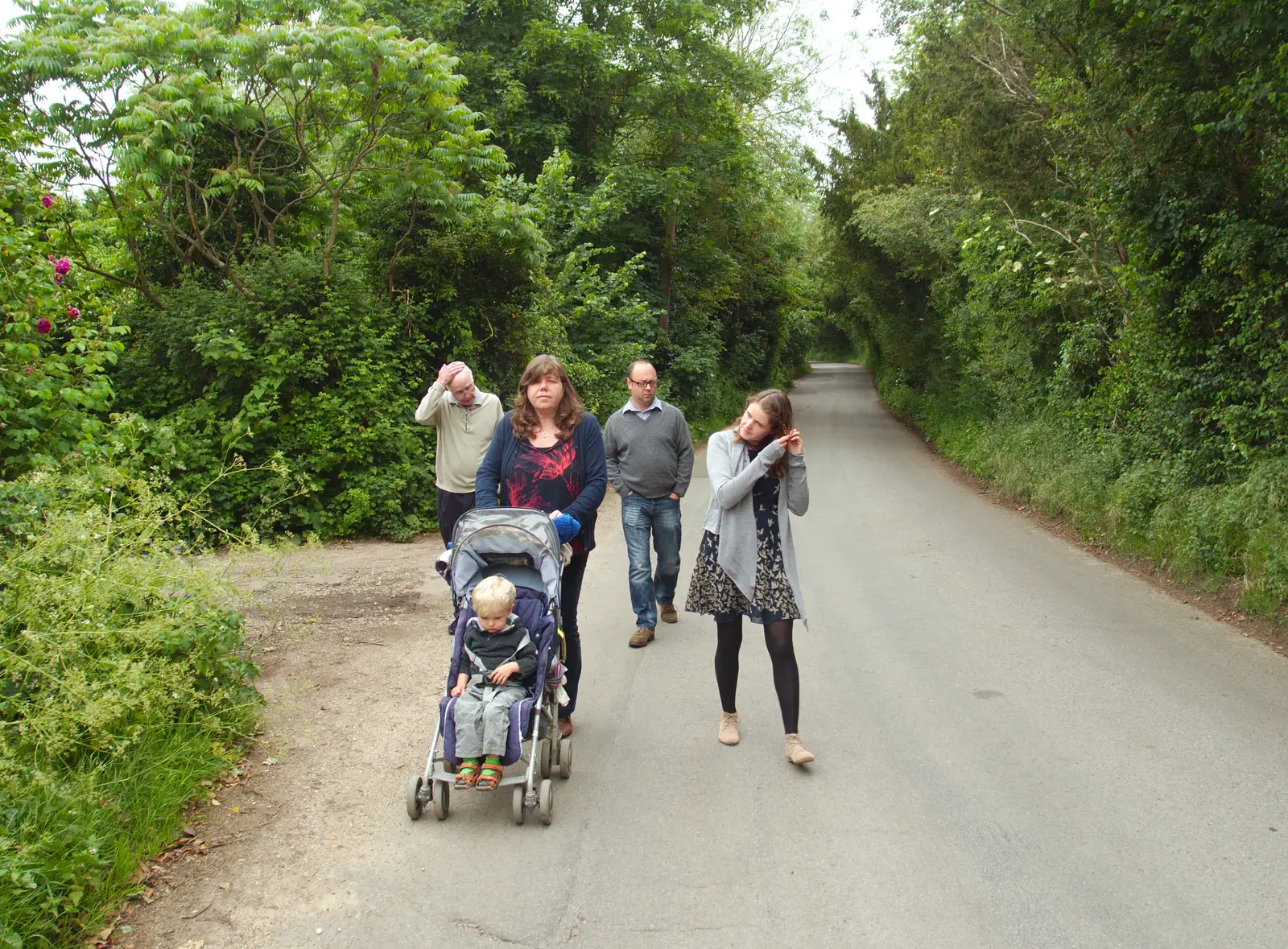 Strolling up the road to the Cornwallis, from Sis and Matt Visit, Suffolk and Norfolk - 31st May 2014