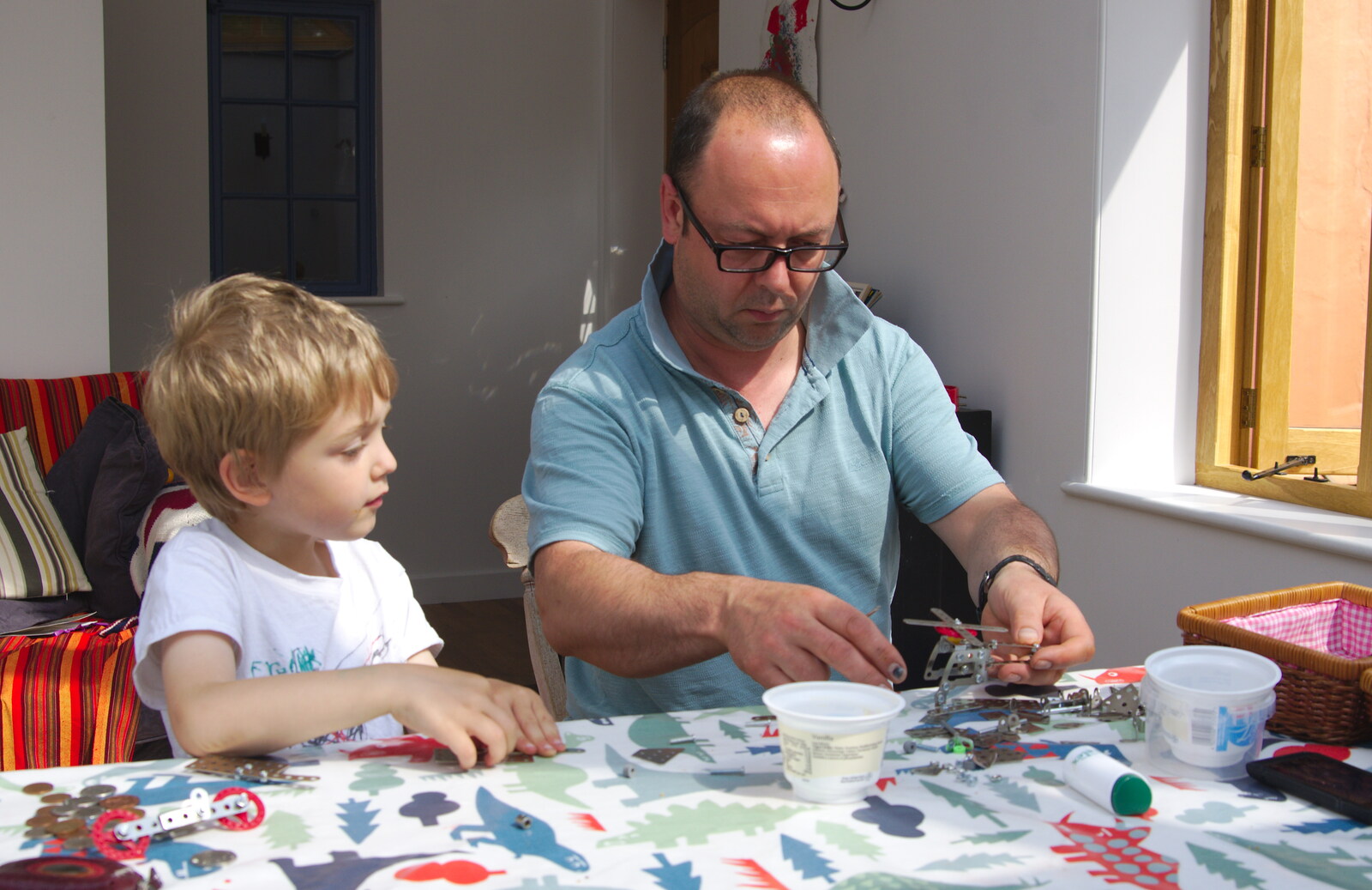 Fred and Matt do some Meccano making from Sis and Matt Visit, Suffolk and Norfolk - 31st May 2014