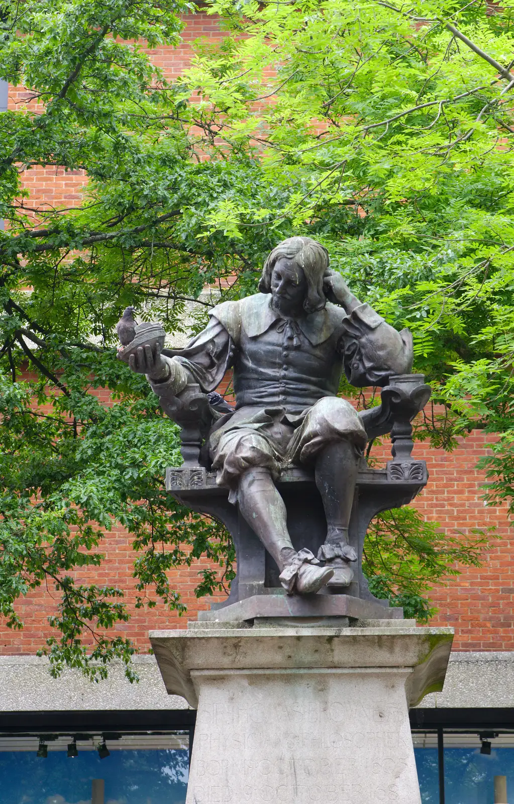 The statues looks fed up with pigeon poo, from Sis and Matt Visit, Suffolk and Norfolk - 31st May 2014