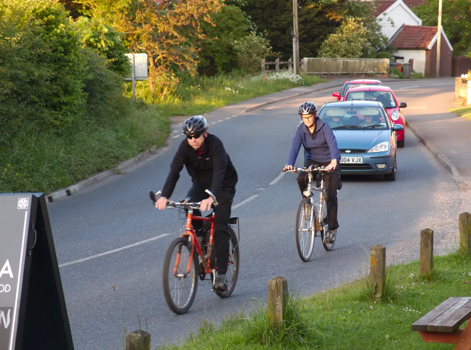 Apple and Pippa arrive, from The BSCC at the Victoria, Earl Soham, Suffolk - 5th June 2014